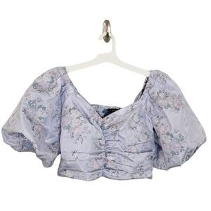 New Express Floral Puff Sleeve Ruched Cropped Top in pale lavender size M